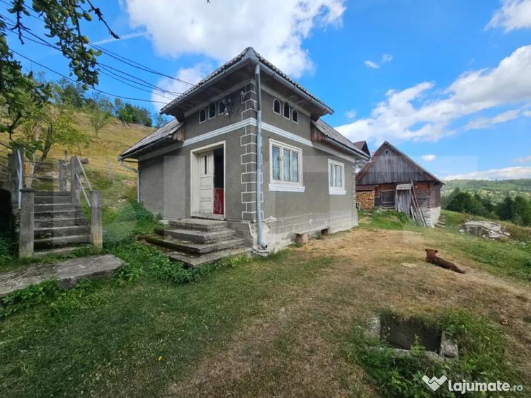 Casă cu 7 camere cu Teren 1855 Mp în Tomuțești