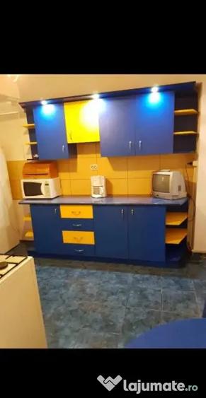 Apartament cu 3 camere decomandat, mobilat în Calea București