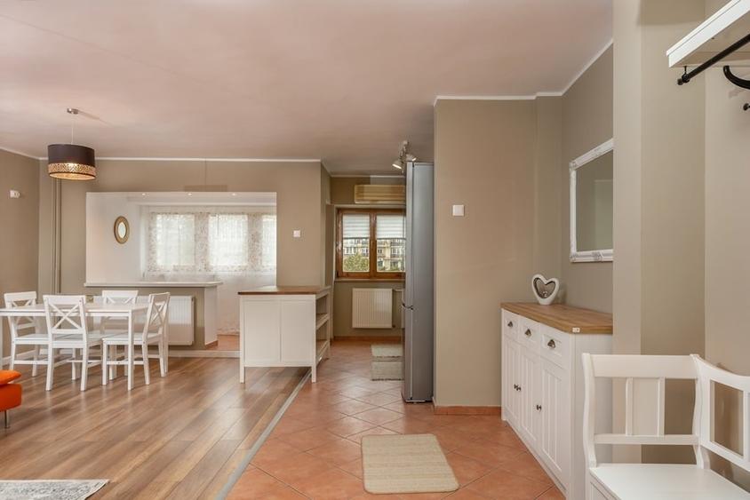 Apartament cu 3 camere decomandat, mobilat în Unirii