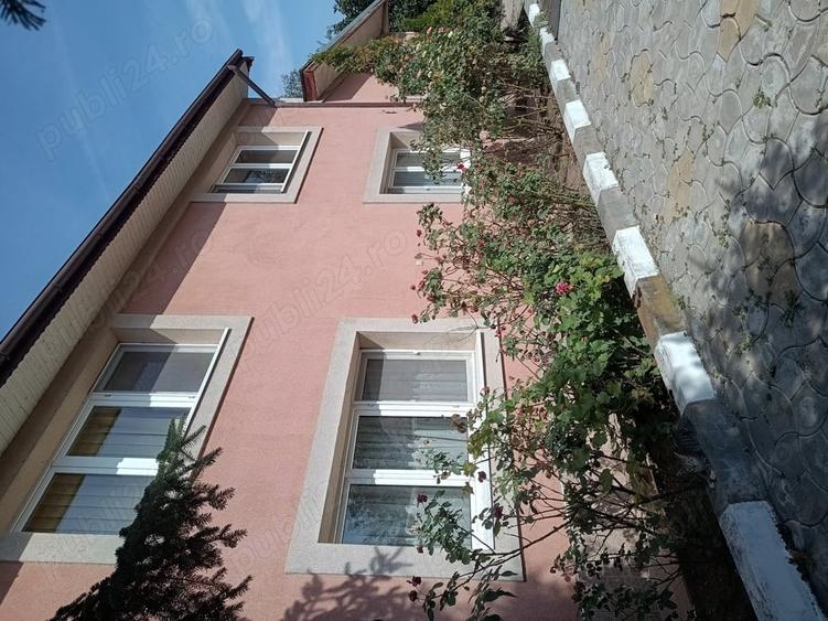 Casă cu 5 camere cu Teren 1000 Mp în Postăvari