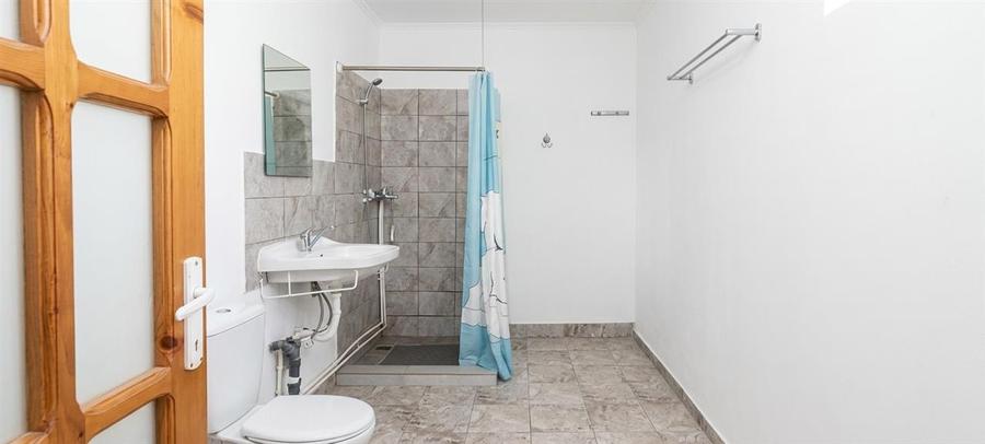 Casă cu 5 camere cu Teren 3000 Mp în Alparea