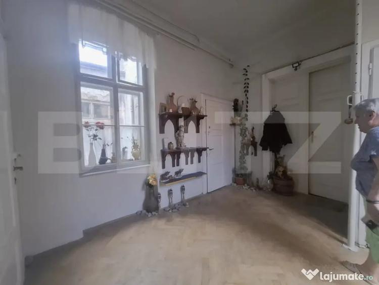 Apartament cu 4 camere decomandat în Centrul Istoric