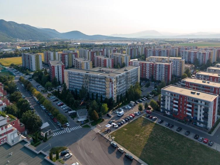 Apartament cu 2 camere decomandat, mobilat în Avantgarden
