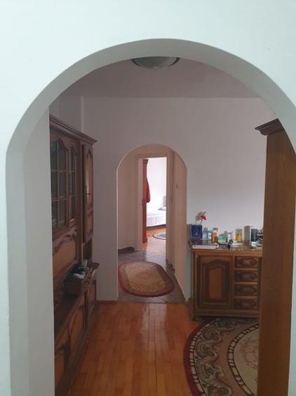 Apartament cu 3 camere decomandat, mobilat în Dorobanților