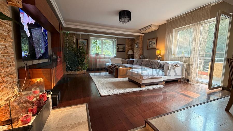 Apartament cu 5 camere decomandat, mobilat în Băneasa