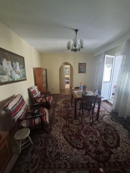 Apartament cu 2 camere semidecomandat în Letea