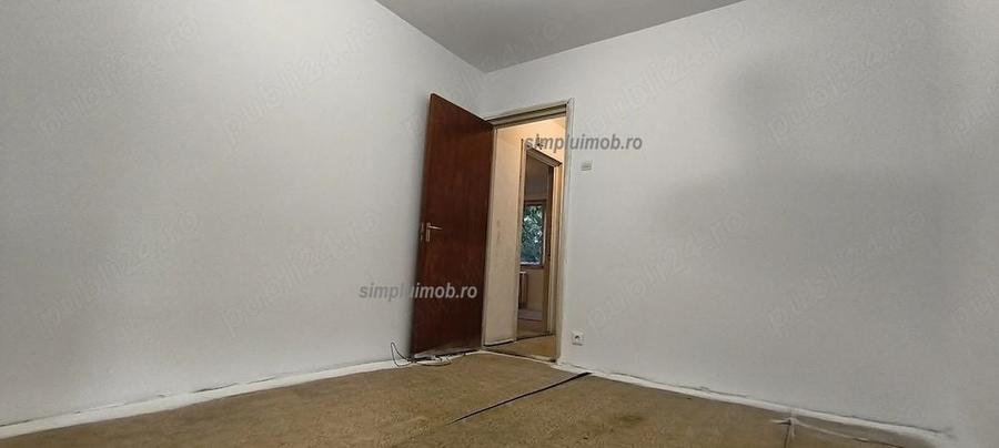 Apartament cu 3 camere semidecomandat în Berceni