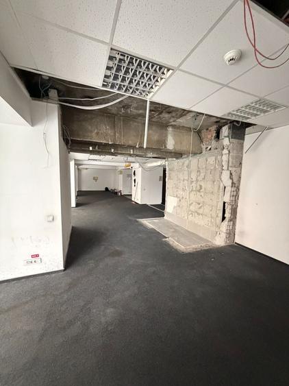 Spațiu comercial, de 220 mp, în P-ța Victoriei