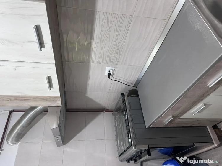 Apartament cu 4 camere decomandat în Titan