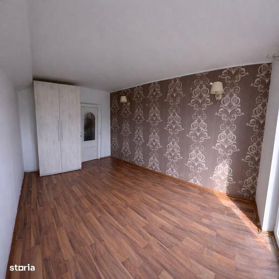 Casă cu 2 camere cu Teren 2778 Mp în Central