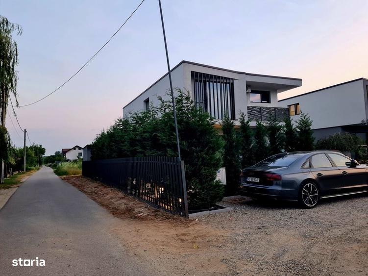 Casă cu 4 camere în Bujoreni