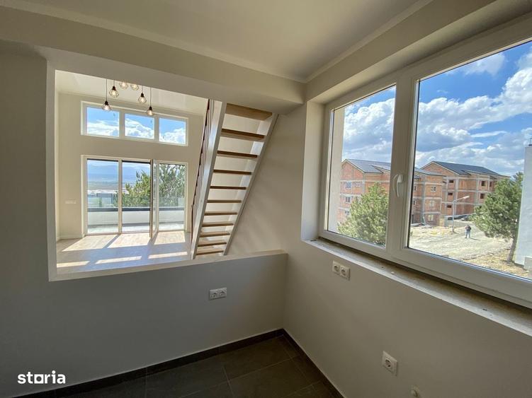 Apartament cu 4 camere, mobilat în Cristian