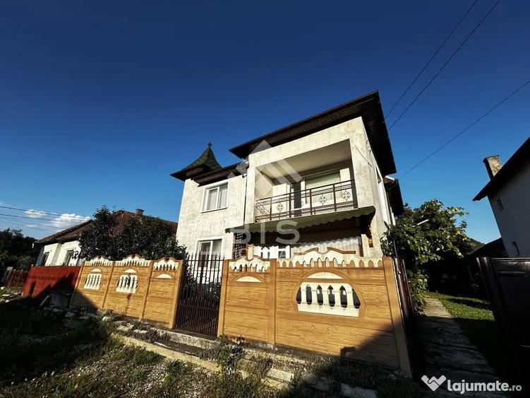 Casă cu 4 camere cu Teren 2600 Mp în Sărata