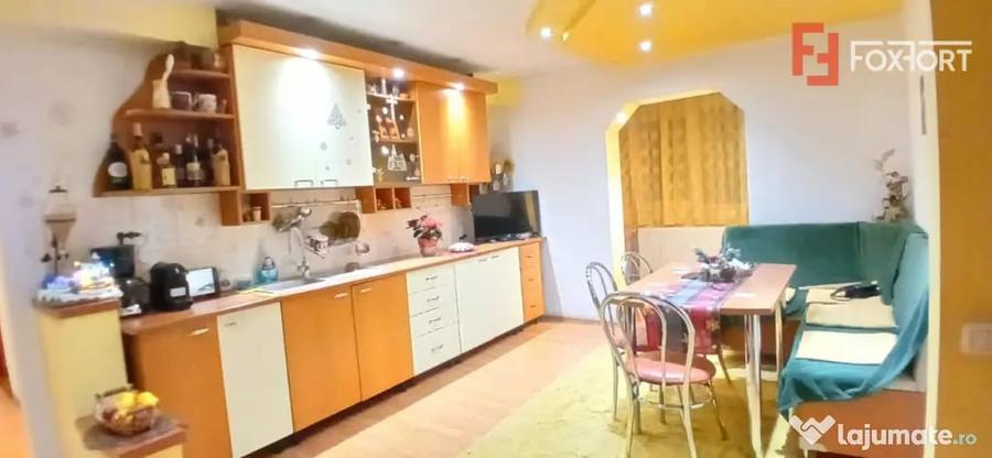 Apartament cu 3 camere decomandat în Aradului
