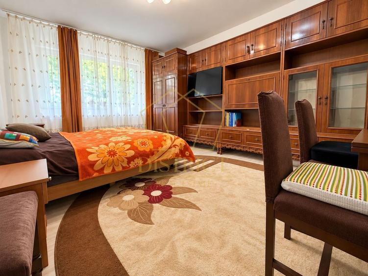 Apartament cu 3 camere decomandat, mobilat în Lipovei