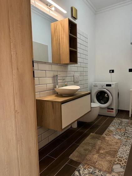 Casă cu 6 camere cu Teren 324 Mp în Central