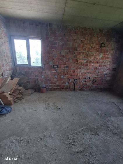 Casă cu 4 camere cu Teren 1600 Mp în Central