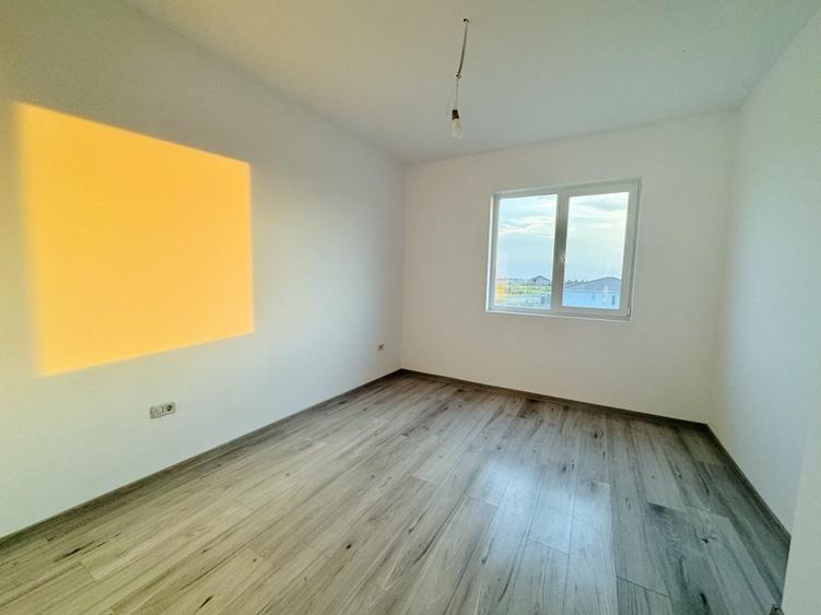 Duplex cu 4 camere cu Canalizare în Aeroport