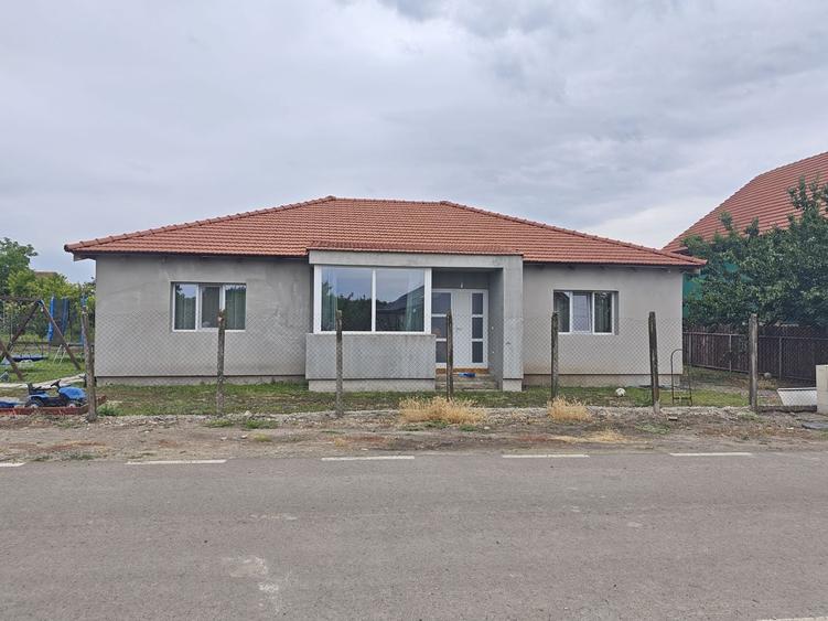 Casă individuală cu 4 camere cu Canalizare în Becicherecu Mic