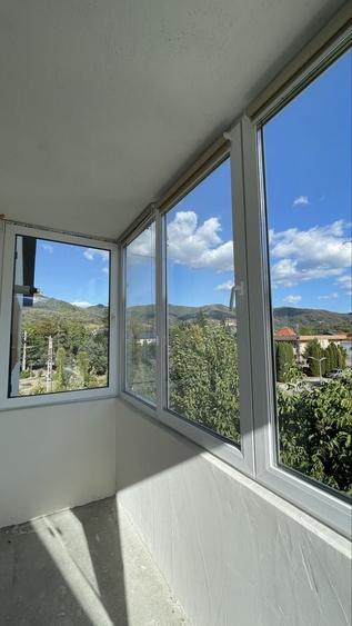 Apartament cu 3 camere decomandat în Baru