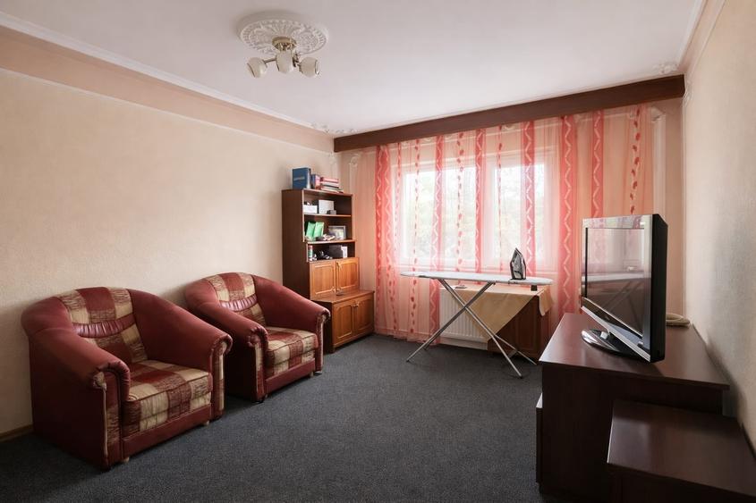 Apartament cu 3 camere decomandat în Nicolina