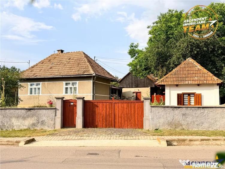 Casă cu 4 camere cu Teren 1315 Mp în Cernat