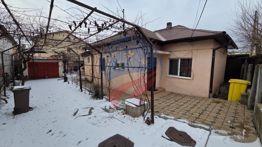 Casă individuală cu 3 camere cu Canalizare în Central