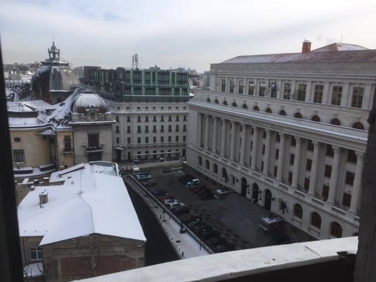 Garsonieră semidecomandată, mobilată în P-ța Universității