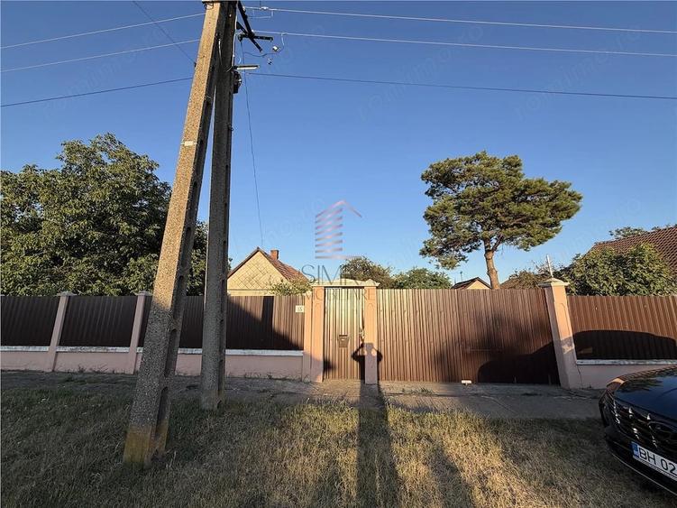 Casă cu Teren 4600 Mp în Periferie