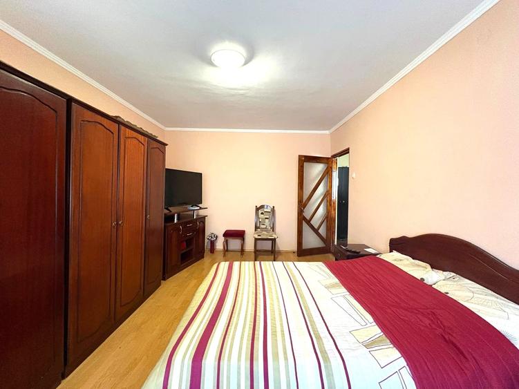 Apartament cu 3 camere decomandat în Est