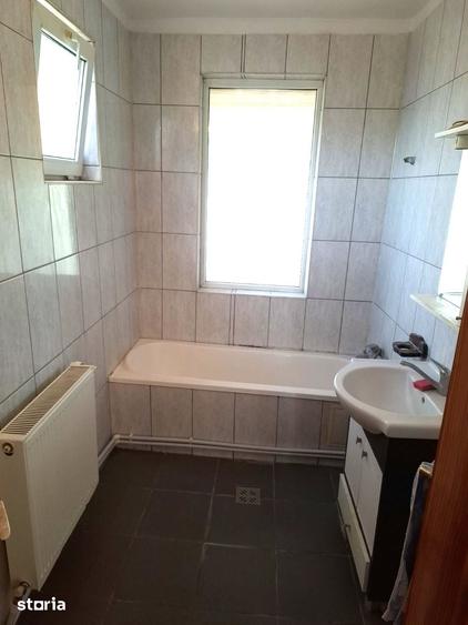 Casă cu 5 camere cu Teren 200 Mp în Central
