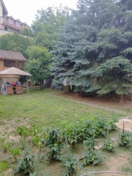 Casă individuală cu 5 camere cu Canalizare în Central