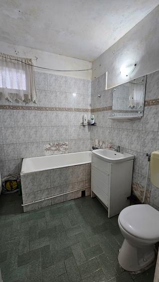 Apartament cu 3 camere în Tractorul