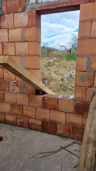 Casă individuală cu 4 camere cu Canalizare în Nord-Vest