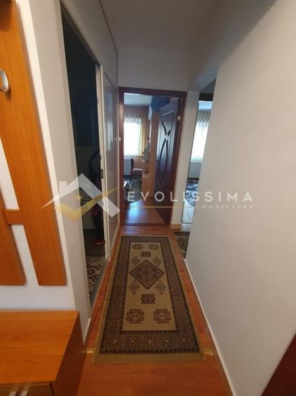 Apartament cu 3 camere decomandat, mobilat în Tractorul