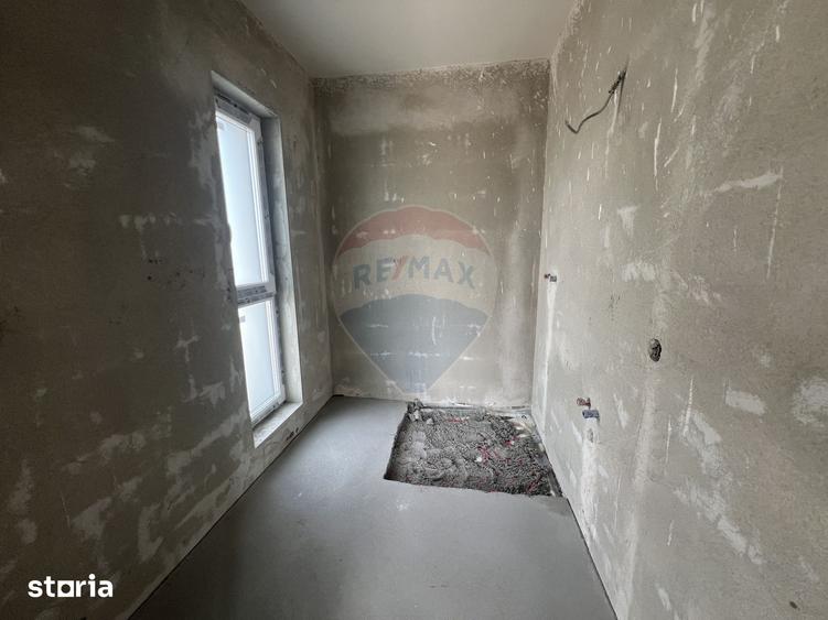 Casă cu 4 camere cu Teren 300 Mp în Central