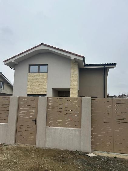 Casă individuală cu 6 camere decomandat cu Canalizare în Girocului