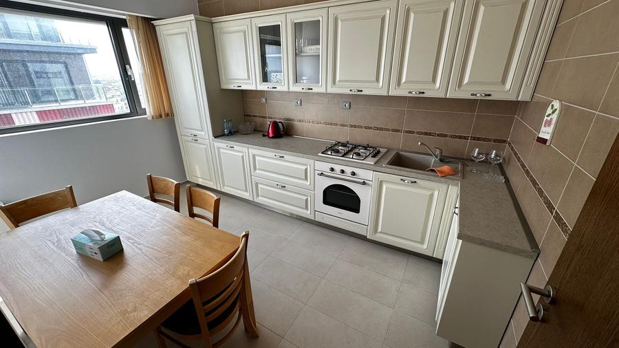 Apartament cu 3 camere decomandat, mobilat în Faleza Nord