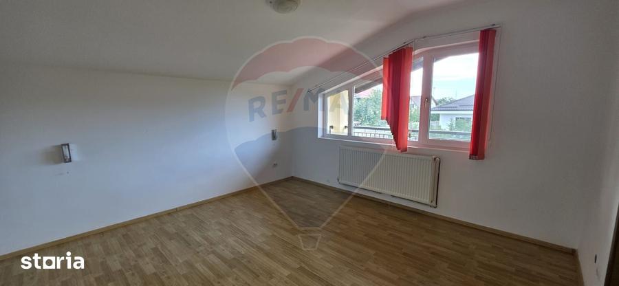 Casă cu 4 camere cu Teren 445 Mp în Valea