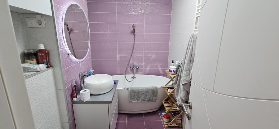 Apartament cu 3 camere decomandat, mobilat în Decebal