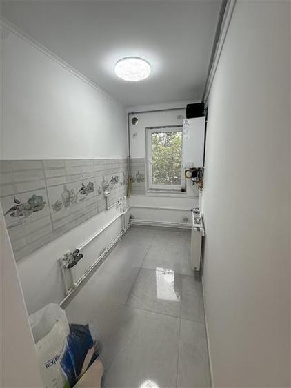 Apartament cu 3 camere semidecomandat în Tomis Nord