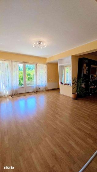 Casă cu 5 camere cu Teren 528.29 Mp în Central