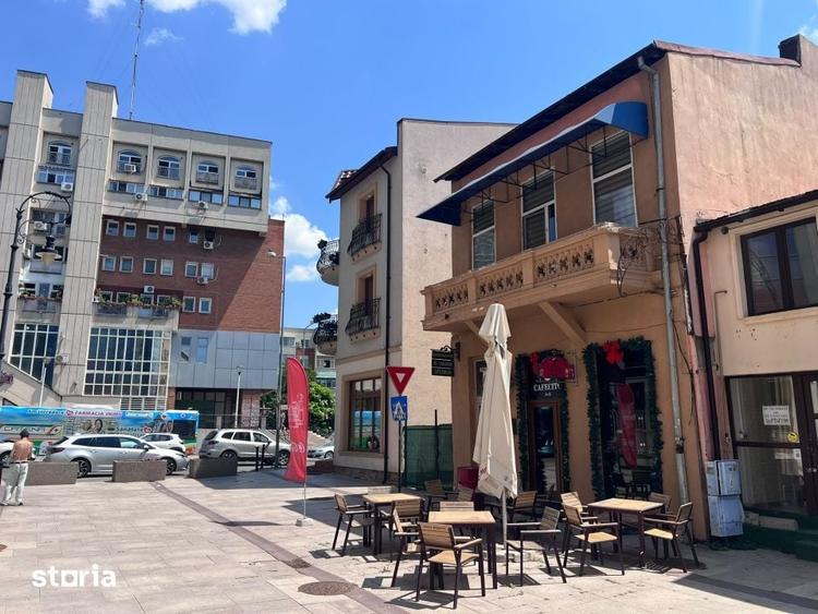 Casă cu 8 camere cu Teren 150 Mp în Ultracentral