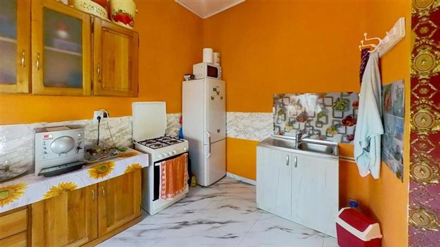 Casă individuală cu 2 camere cu Teren 719 Mp în Exterior Est