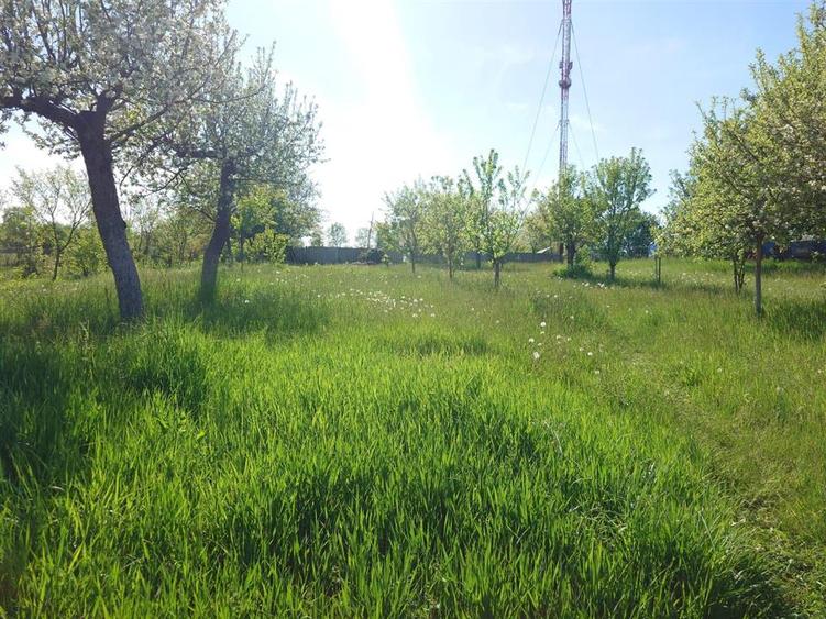 Casă individuală cu 9 camere cu Teren 2339 Mp în Exterior Nord