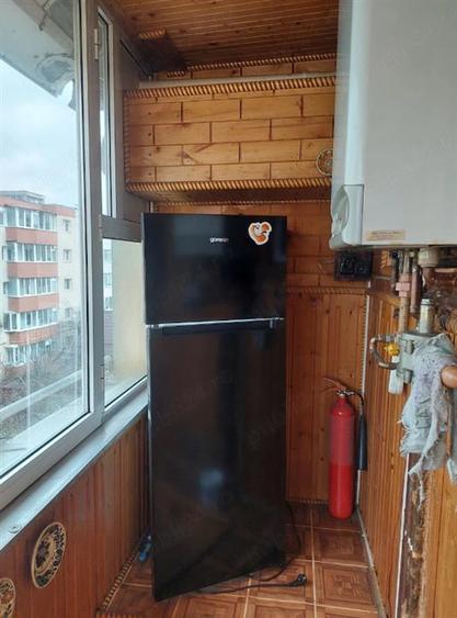Apartament cu 3 camere decomandat în Tractorul