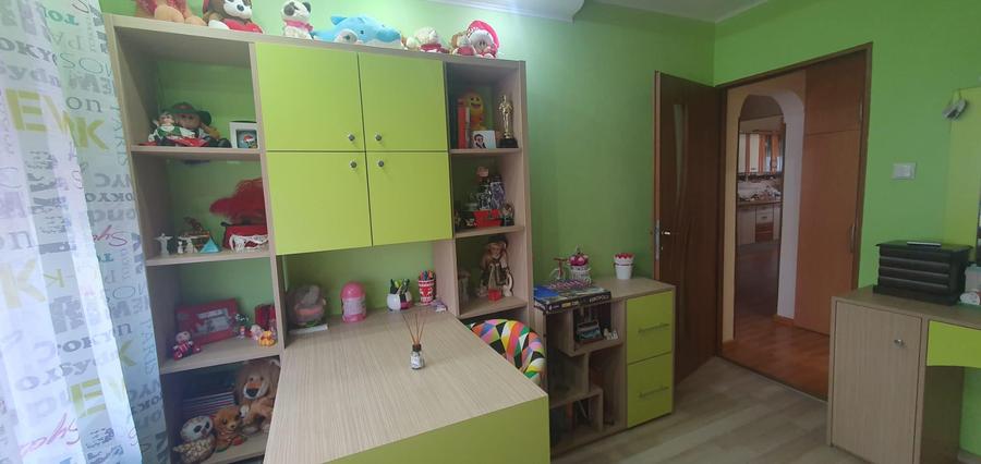 Apartament cu 3 camere decomandat, mobilat în Caransebeș