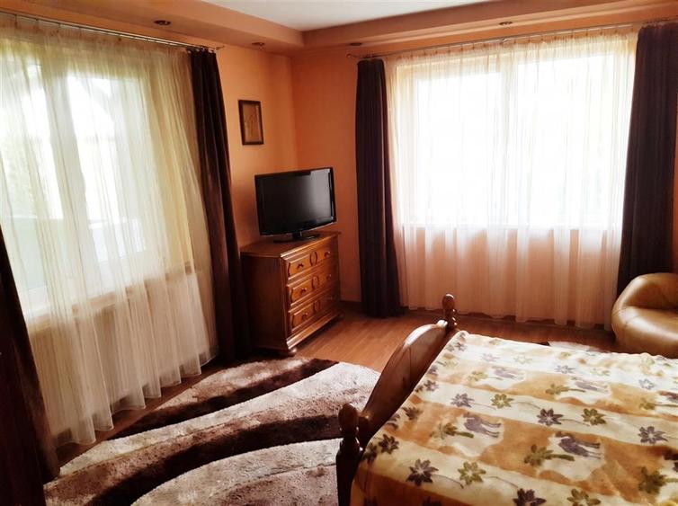 Casă individuală cu 7 camere cu Teren 700 Mp în Sud-Vest