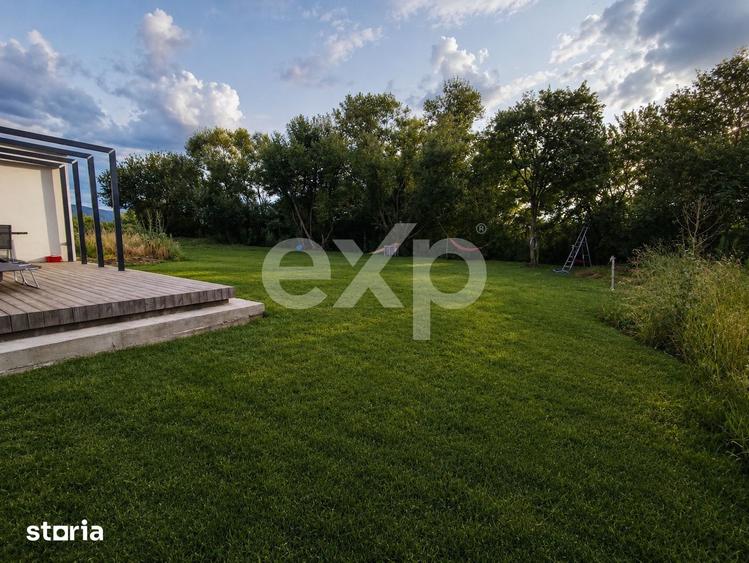 Casă cu 5 camere cu Teren 500 Mp în Stupini