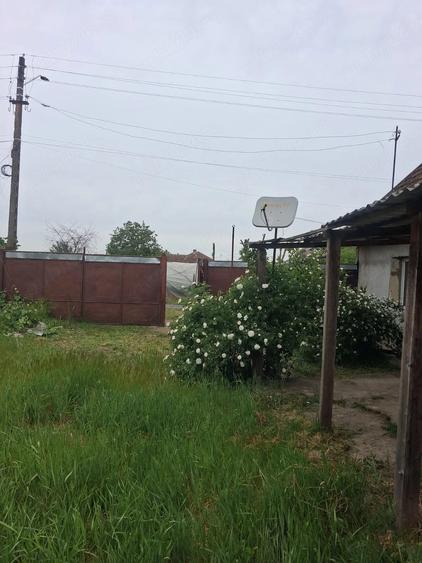 Casă cu 2 camere cu Teren 1100 Mp în Curtici